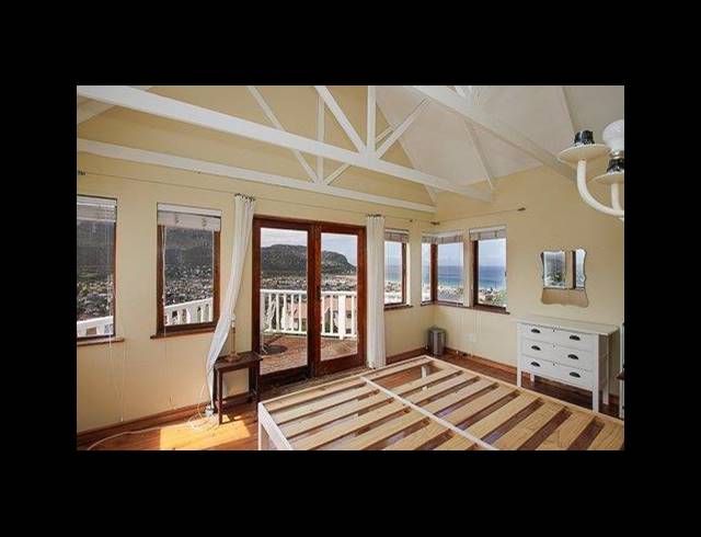 6 BEDROOM HOUSE FOR SALE IN FISH HOEK